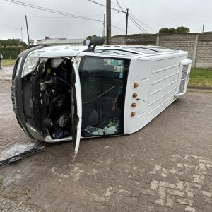 Dorrego: volcó una combi al chocar con una camioneta