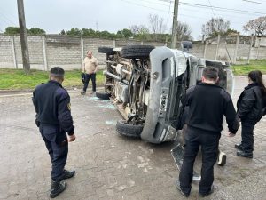 Dorrego: volcó una combi al chocar con una camioneta