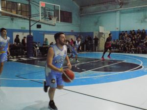 Básquet: Club de Pelota ganó y es el único Puntero