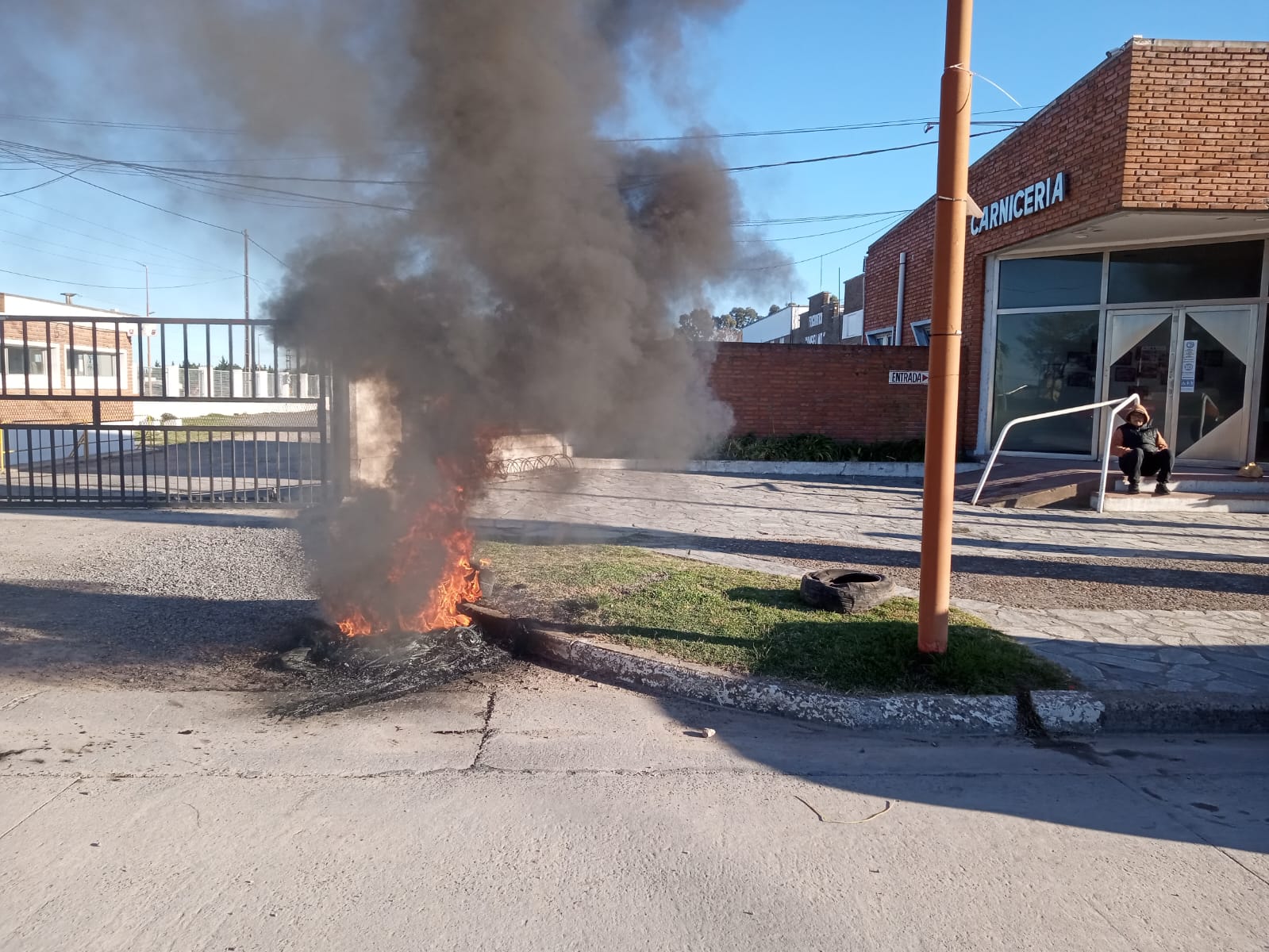 Frigorífico Alnselmo: algunos ya cobraron, otros siguen con la protesta