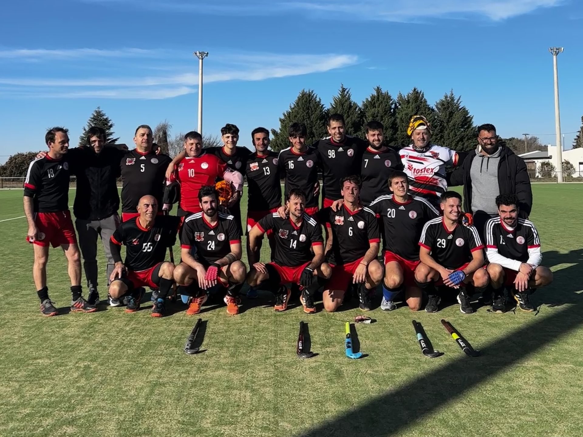 Hockey Sobre Césped: Huracán ganó y quedó a un paso de hacer otra vez historia