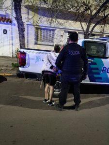 Insólito: Robó una cámara y a través de ésta fue detenido