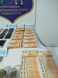 Allanamiento por venta de drogas: Secuestraron fuerte suma de dinero, estupefacientes y celulares