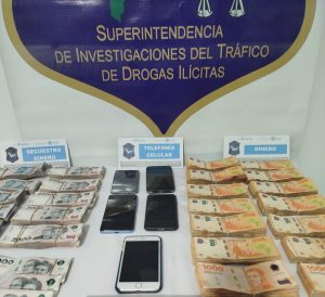 Allanamiento por venta de drogas: Secuestraron fuerte suma de dinero, estupefacientes y celulares