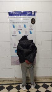 Hombre aprehendido tras provocar disturbios luego de un choque