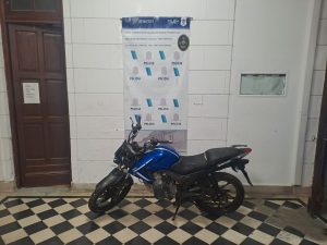 Tres jóvenes robaron una bicicleta y una moto. Fueron aprehendidos
