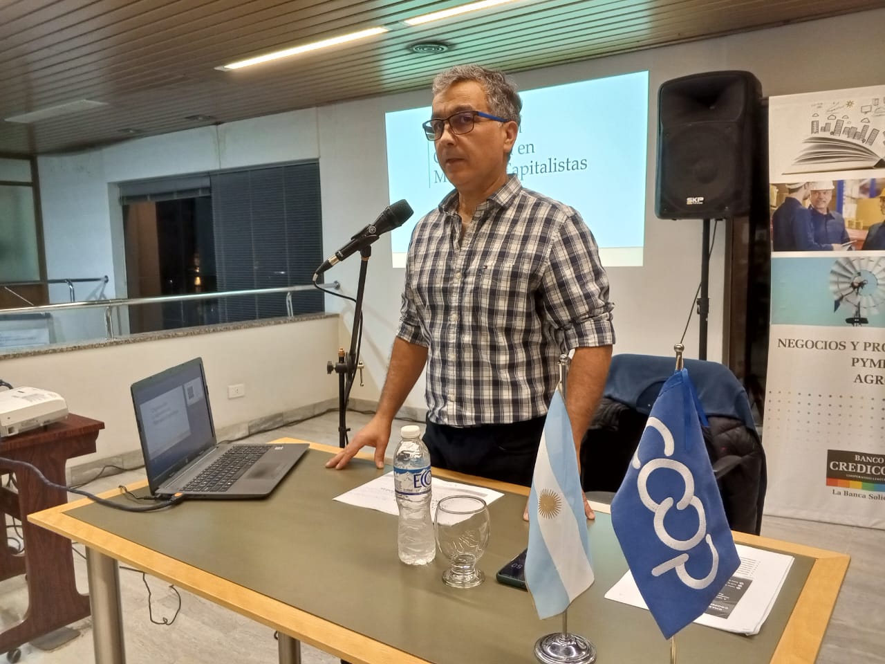 Charla del Banco Credicoop a través de su Comisión de Asociados