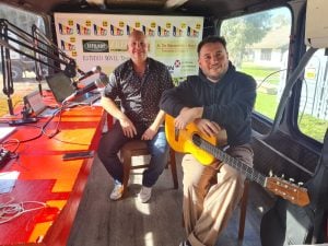 Juan Huici: Guitarra en mano anticipó su presentación en la Expo (audio y videos)