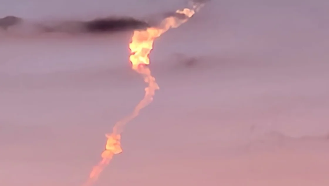 (video) Una misteriosa bola de fuego en el cielo se vio en Bahía  Blanca y la zona