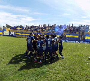 Fútbol de Primera: Luego del triunfo, Boca recibió la copa del Clausura