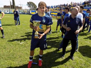 Fútbol de Primera: Luego del triunfo, Boca recibió la copa del Clausura