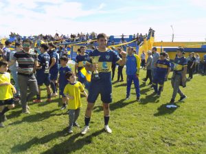 Fútbol de Primera: Luego del triunfo, Boca recibió la copa del Clausura