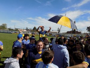 Fútbol de Primera: Luego del triunfo, Boca recibió la copa del Clausura