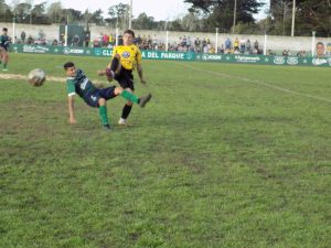 Fútbol de Primera: Perdió Alumni y descendió a Segunda División