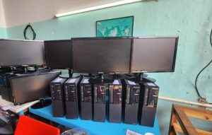 Las entregaron a instituciones educativas: En una cárcel de La Plata repararon computadoras