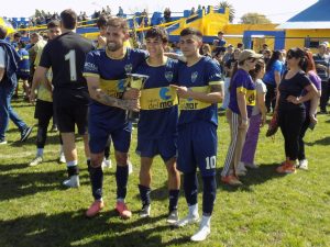 Fútbol de Primera: Luego del triunfo, Boca recibió la copa del Clausura