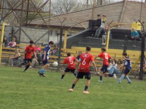 Fútbol inferiores: Ganó la Sub-15 y perdió la Sub-13