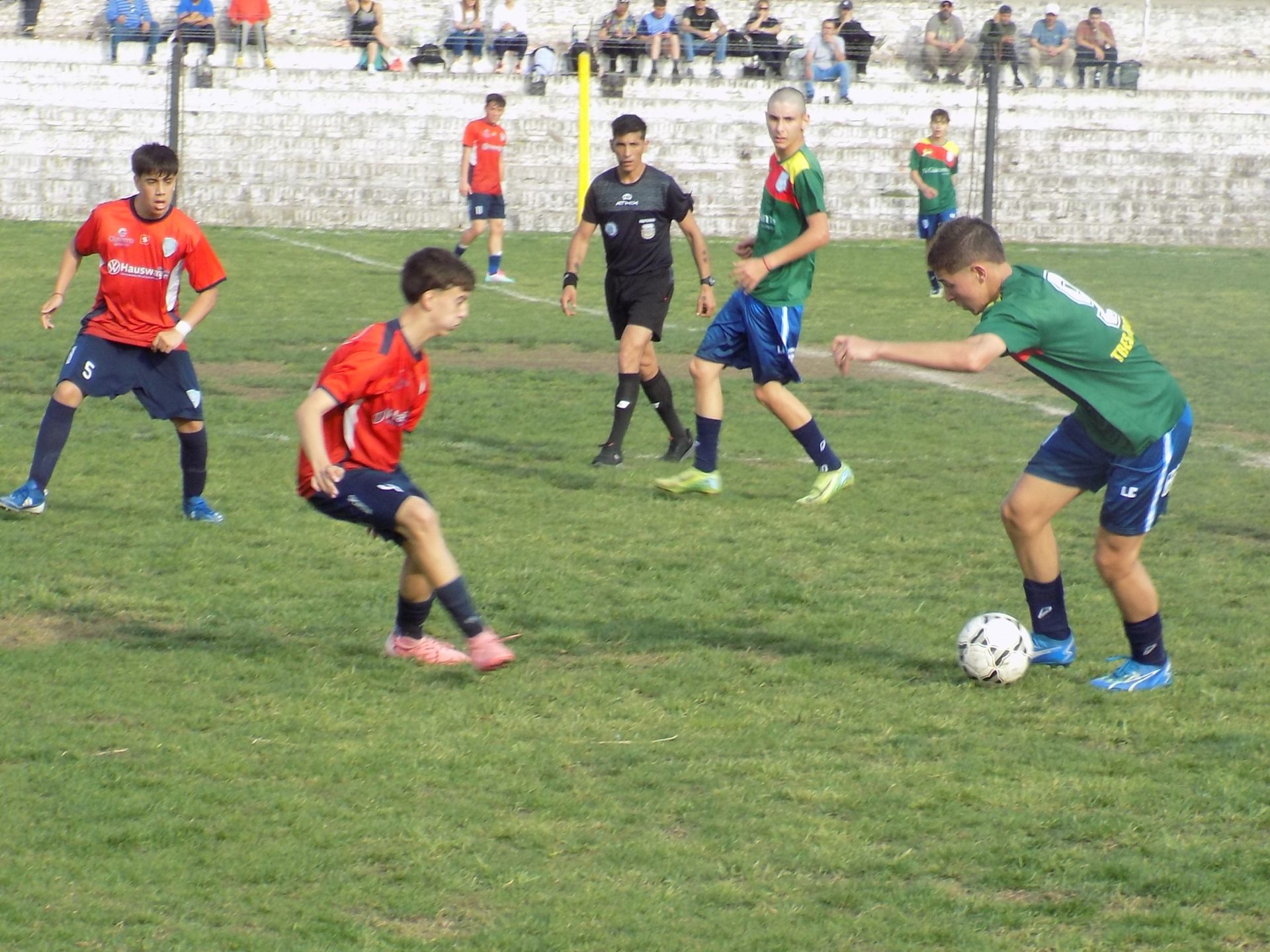 Fútbol inferiores: Ganó la Sub-15 y perdió la Sub-13