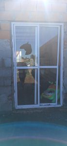 Golpeó a su pareja, rompió una ventana y terminó preso