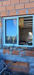 Golpeó a su pareja, rompió una ventana y terminó preso