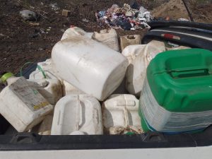 Hallaron envases vacíos de agroquímicos