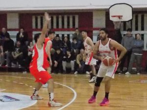 Clausura de Básquet: Ganó Huracán y es único puntero