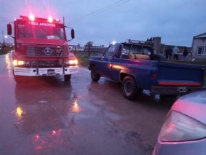 Alerta naranja: el viento arrancó de cuajo el techo de una casa