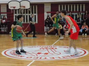 Básquet local: Huracán ganó el clásico ante Costa Sud