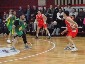Básquet local: Huracán ganó el clásico ante Costa Sud