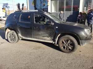 (videos) Fuerte choque frente a Bomberos: motociclista hospitalizado