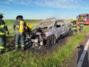 Ardió camioneta en Ruta 85 a 15 km de Coronel Pringles
