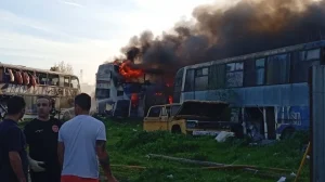 Tandil: Se quemaron 16 colectivos en el predio de la ex “Río Paraná”