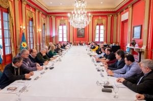 Fuerte respaldo de los intendentes a Kicillof tras la carta de CFK