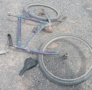 Choque entre moto y bicicleta en Guemes e Hipólito Irigoyen