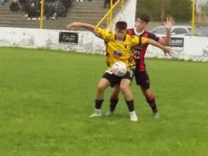 Futbol: Echegoyen ganó y se salvó. Once Corazones jugará la Promoción