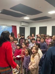 Puentes en la Infancia: Diez años acompañando sueños que hoy cantan 70 niños y niñas