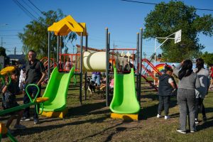 Se inauguró la nueva plaza en el Barrio Municipal
