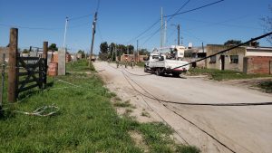 Golpeó el palo, cayó el palo, terminaron todos a los palos (videos)