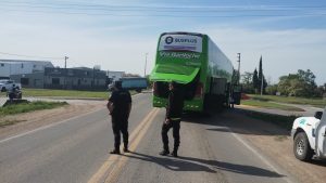 Transito liberado entre Ruta 228 y Almafuerte: Micro de larga distancia había sufrido un bloqueo de ruedas