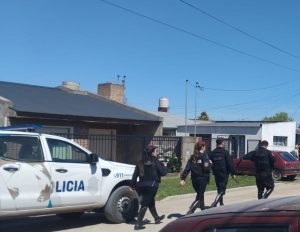 Golpeó el palo, cayó el palo, terminaron todos a los palos (videos)