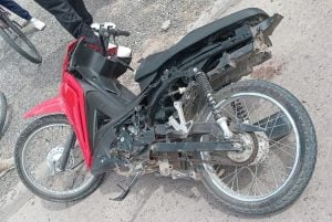 Choque entre moto y bicicleta en Guemes e Hipólito Irigoyen