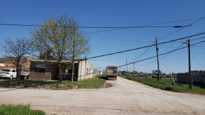 Golpeó el palo, cayó el palo, terminaron todos a los palos (videos)