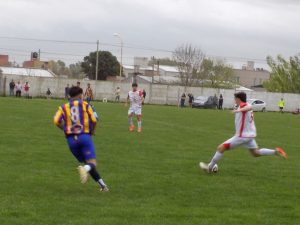 Fútbol de Primera:  Empate entre   Colegiales y Huracán en el comienzo de la fecha