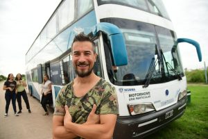 “Hostel Bus Argentina”: el hotel sobre ruedas que recorre el país