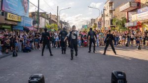 El “Michael Jackson” de Laferrere: Convoca a miles de personas con su show y ayuda a su mamá con lo que junta