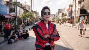 El “Michael Jackson” de Laferrere: Convoca a miles de personas con su show y ayuda a su mamá con lo que junta