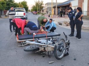 Motociclista al hospital luego de chocar con una camioneta