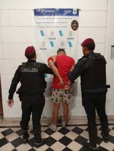 Intentó amedrentar a su pareja con un arma blanca y fue aprehendido