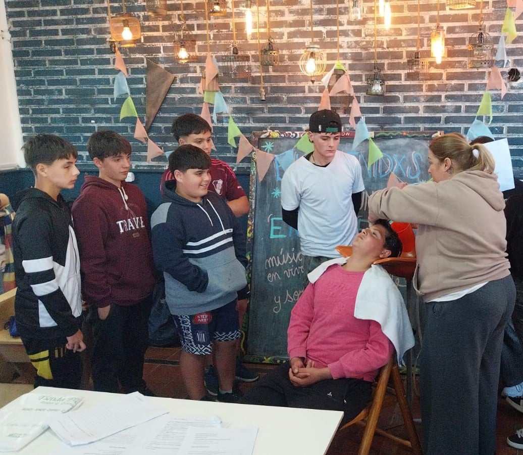 ENVIÓN: Notable éxito en el inicio del curso de barbería