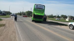 Transito liberado entre Ruta 228 y Almafuerte: Micro de larga distancia había sufrido un bloqueo de ruedas